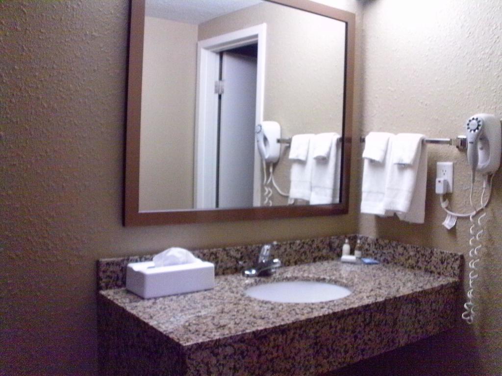 Boarders Inn & Suites - Kearney Room photo