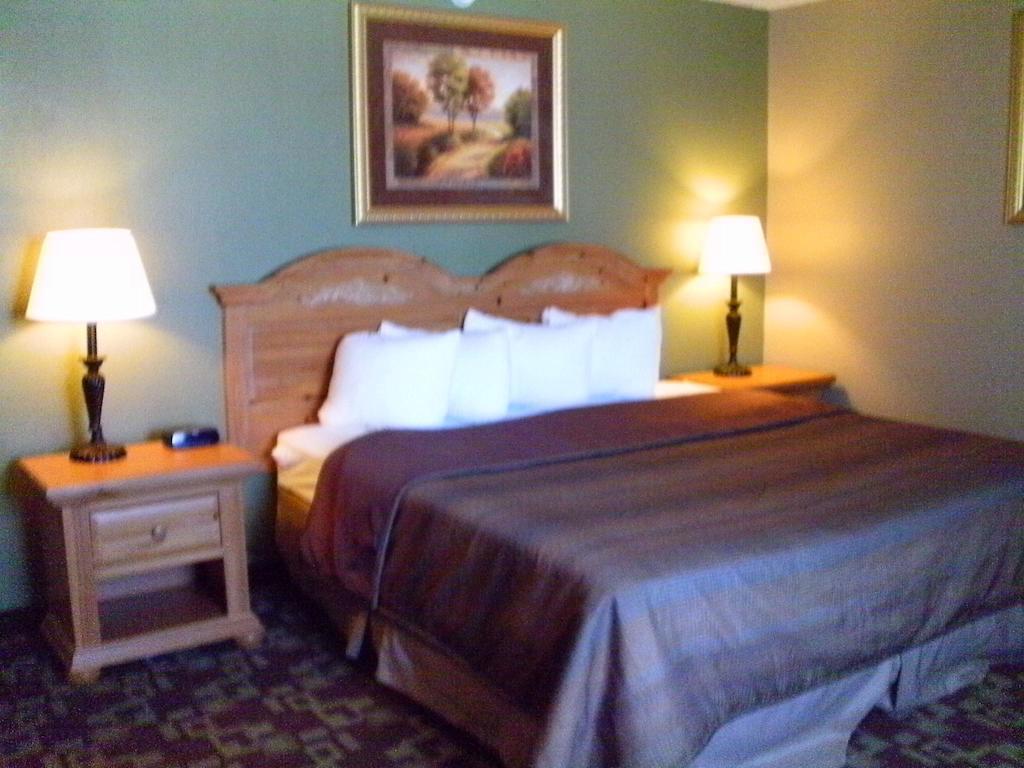 Boarders Inn & Suites - Kearney Room photo